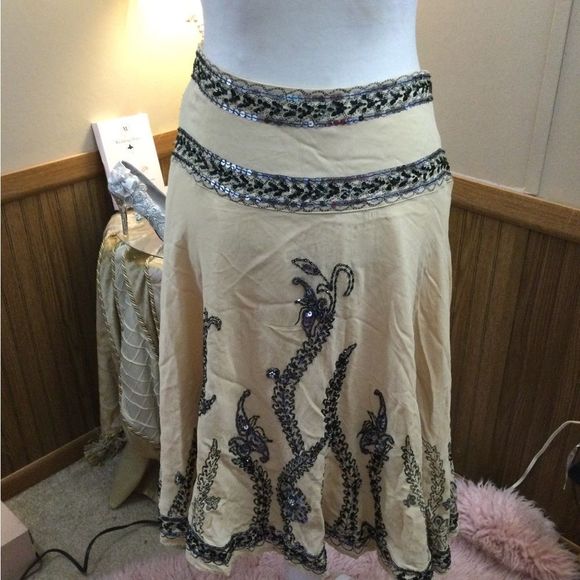 Basil and Maude bling bling black and beige skirt. Size 4 very sparkly - Picture 4 of 5